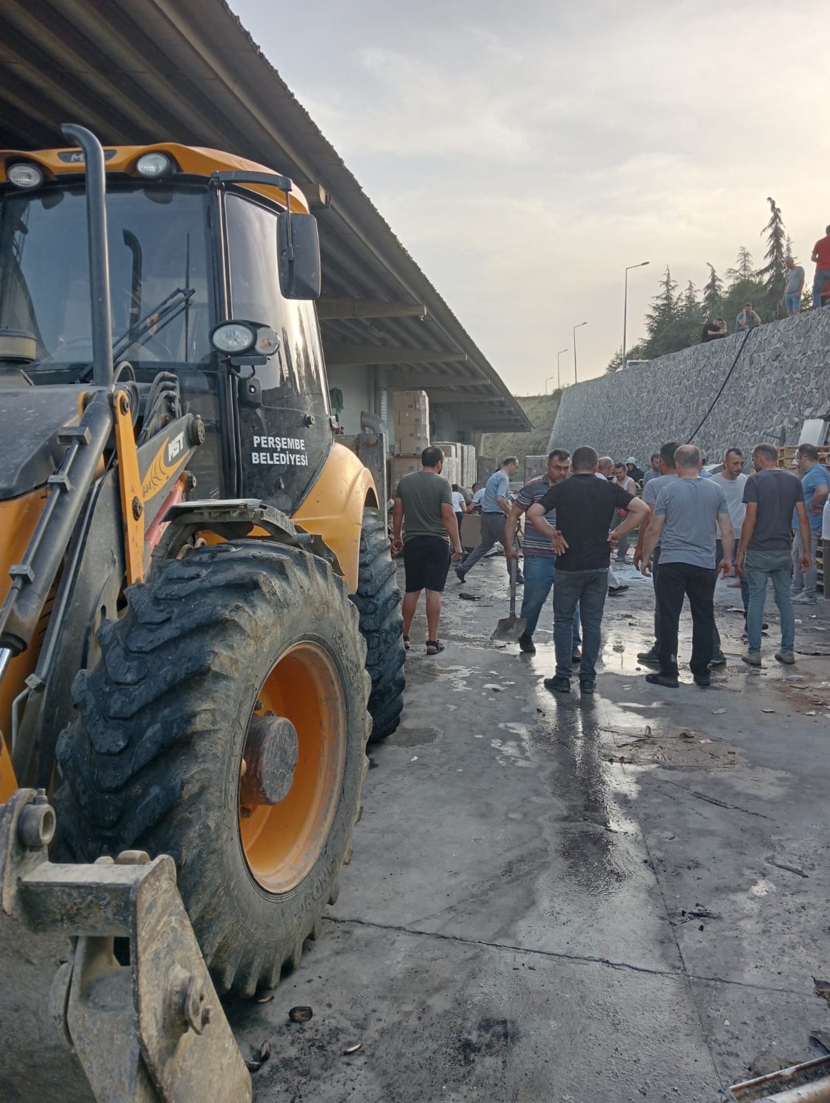 OSB’DE LİNEART FİRMASINDA YANGIN