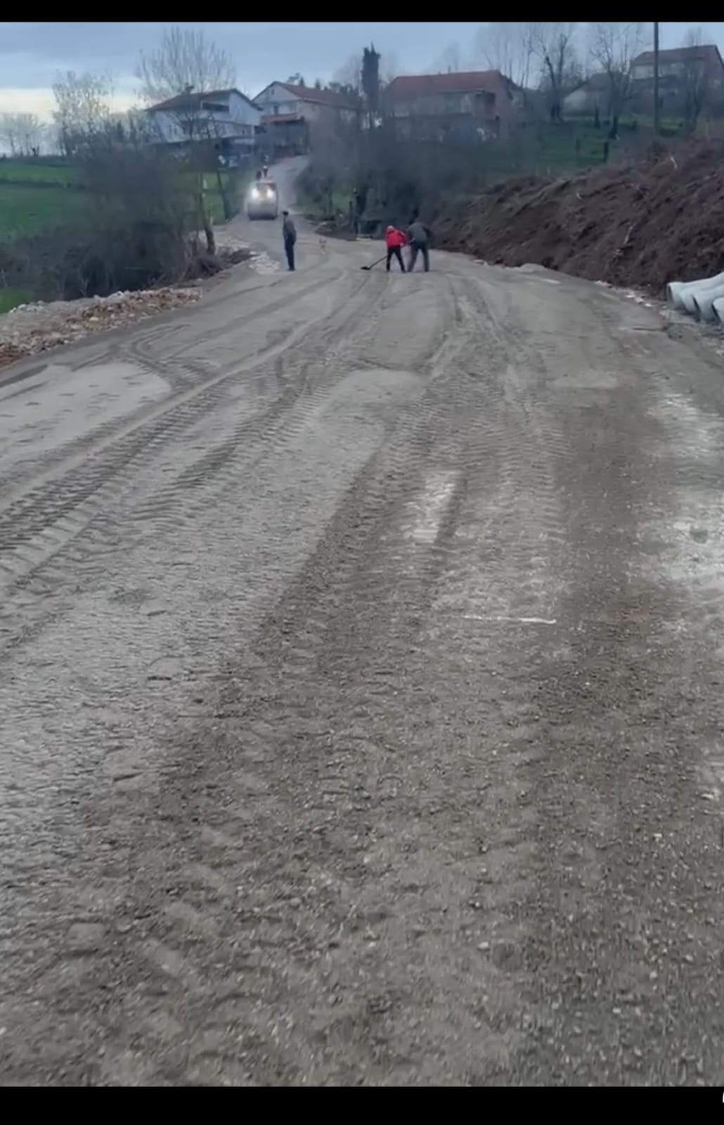 KARAAHMETLER MAHALLESİ YOL TAHKİMAT ÇALIŞMASI TAMAMLANMIŞTIR.