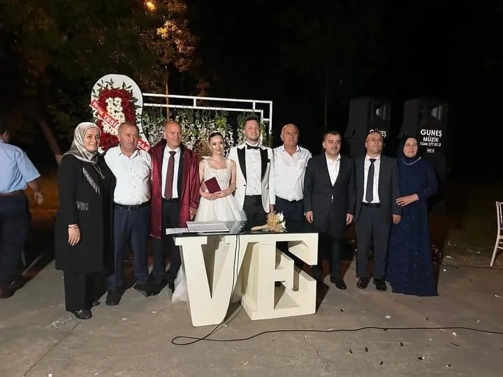 BİR ÖMÜR BOYU MUTLULUKLAR DİLERİZ