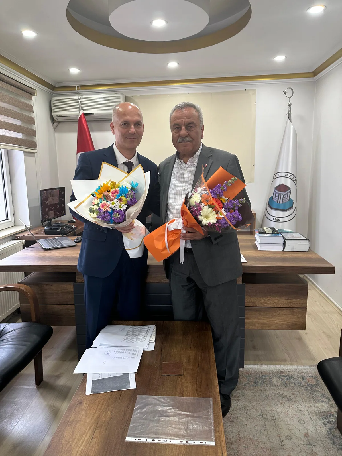 BELEDİYEMİZDE DEVİR TESLİM TÖRENİ YAPILDI.