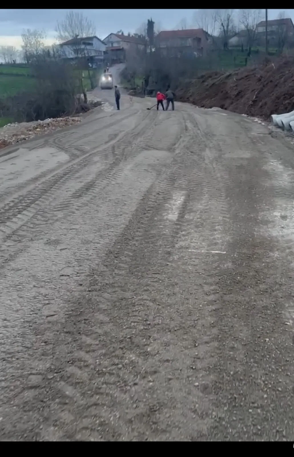 KARAAHMETLER MAHALLESİ YOL TAHKİMAT ÇALIŞMASI TAMAMLANMIŞTIR.